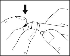 Mani che stringono un dispositivo di iniezione precompilato con freccia nera che indica la direzione di pressione