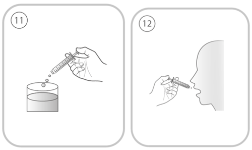 Mano che preleva farmaco da flacone con siringa e mano che somministra gocce orali a paziente vicino al viso