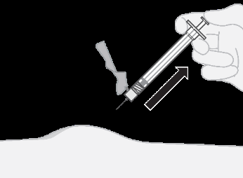 Siringa con ago che penetra nella pelle, freccia che indica la direzione di inserimento e mano che la tiene