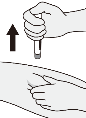 Mano che afferra una penna per iniezione con ago rivolto verso l