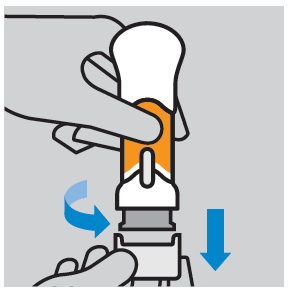 Dispositivo autoiniettante con stantuffo arancione e pulsante bianco premuto da una mano, frecce blu indicano la direzione
