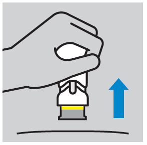 Mano che preme un dispositivo autoiniettante con freccia blu che indica la direzione di attivazione