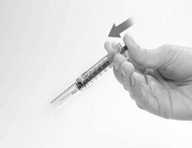 Mano che tiene una penna per iniezione pre-riempita con ago esposto e freccia nera che indica la direzione