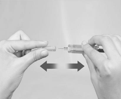 Mani che tengono una siringa e un ago, frecce nere indicano il movimento di connessione tra i due dispositivi medici