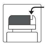 Dispositivo di iniezione auto-iniettante con freccia che indica la pressione verso il basso per attivare il meccanismo