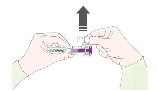 Mani che tengono un dispositivo autoiniettore con ago esposto e freccia direzionale verso l