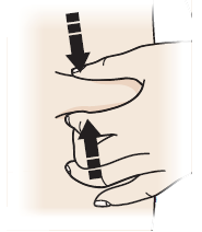 Mano che pizzica la pelle con due dita e la tira verso l