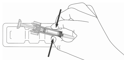 Mano che tiene una siringa pre-riempita con frecce nere che indicano la posizione del pistone e il punto di iniezione