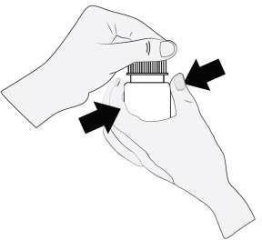 Mani che tengono un flaconcino medicinale con tappo nero a zigrinatura e frecce che indicano la direzione di rotazione