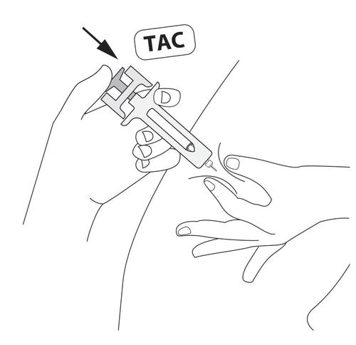 Mano che tiene una penna iniettabile con indicatore TAC e freccia nera, pronta per l