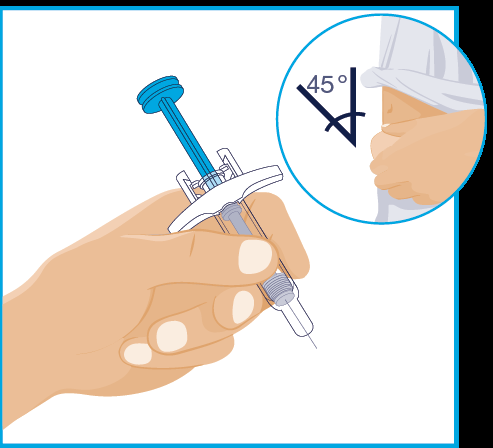 Mano che tiene una siringa preriempita con ago inserito nella pelle a 45 gradi indicati da un angolo