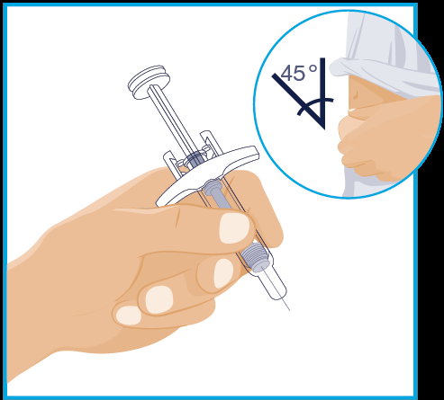 Mano che tiene una siringa con ago inserito nella pelle a 45 gradi con indicazione dell