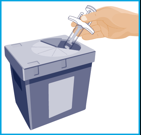 Siringa pre-riempita con liquido trasparente che viene inserita in un contenitore grigio scuro con apertura centrale