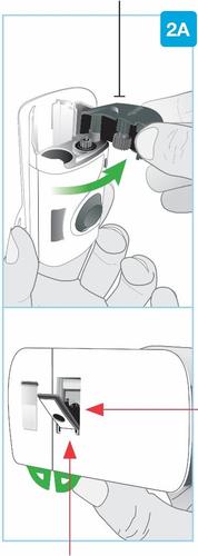 Dispositivo autoiniettante bianco tenuto da una mano con freccia verde che indica l