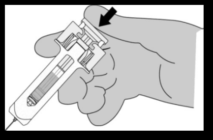 Dispositivo autoiniettante tenuto in mano con freccia nera che indica la pressione del pulsante di rilascio