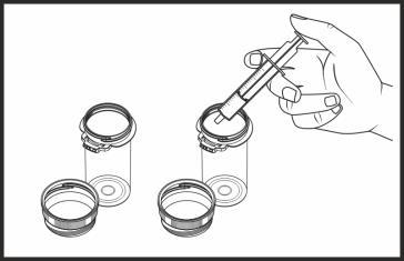 Fiala di vetro con tappo in gomma e anello metallico, siringa che preleva il liquido dal contenitore